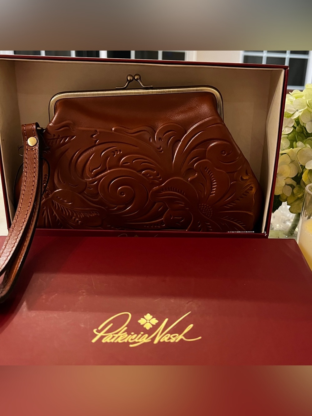 Patricia Nash NIB $89 MSRP Savena Florence Tooled Leather Wristlet - Picture 2 of 5